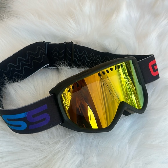 New Guess Black Sunglasses with Yellow Lens - Picture 1 of 4